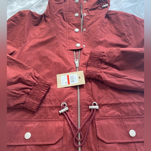 Levi’s Women Cinch Waist Wine Color Rain jacket, XS - Picture 5 of 9
